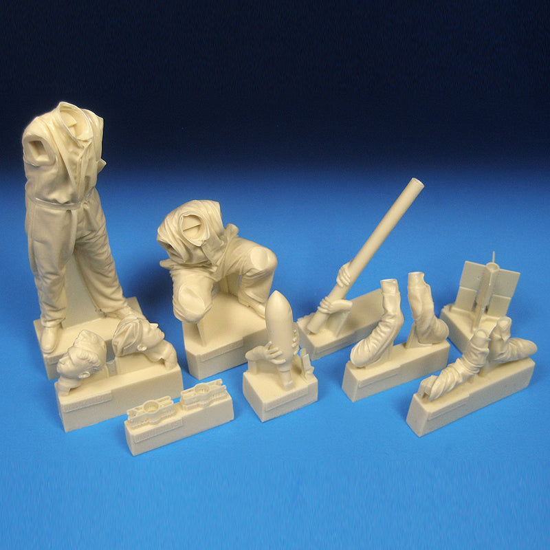 BR-24271 RAF Groundcrew Assembling Rocket - 1/24 – Barracuda Studios