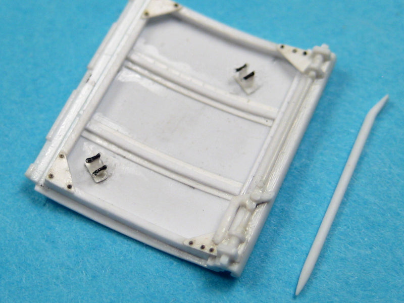 BR-32002 Spitfire Cockpit Door with Separate Crowbar - 1/32